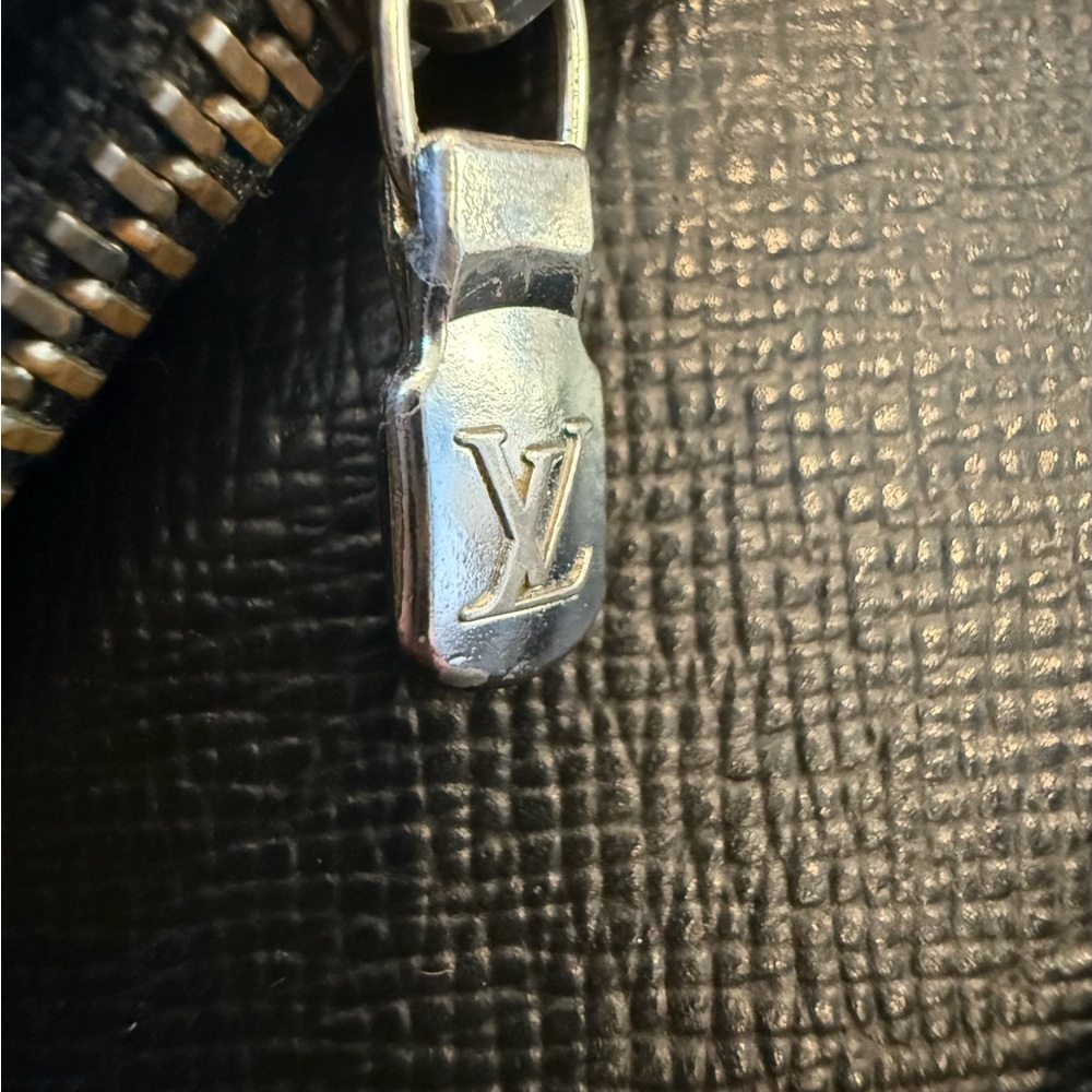 Louis Vuitton Black Epi Leather Wallet w LV Dust Bag - Picture 7 of 10
